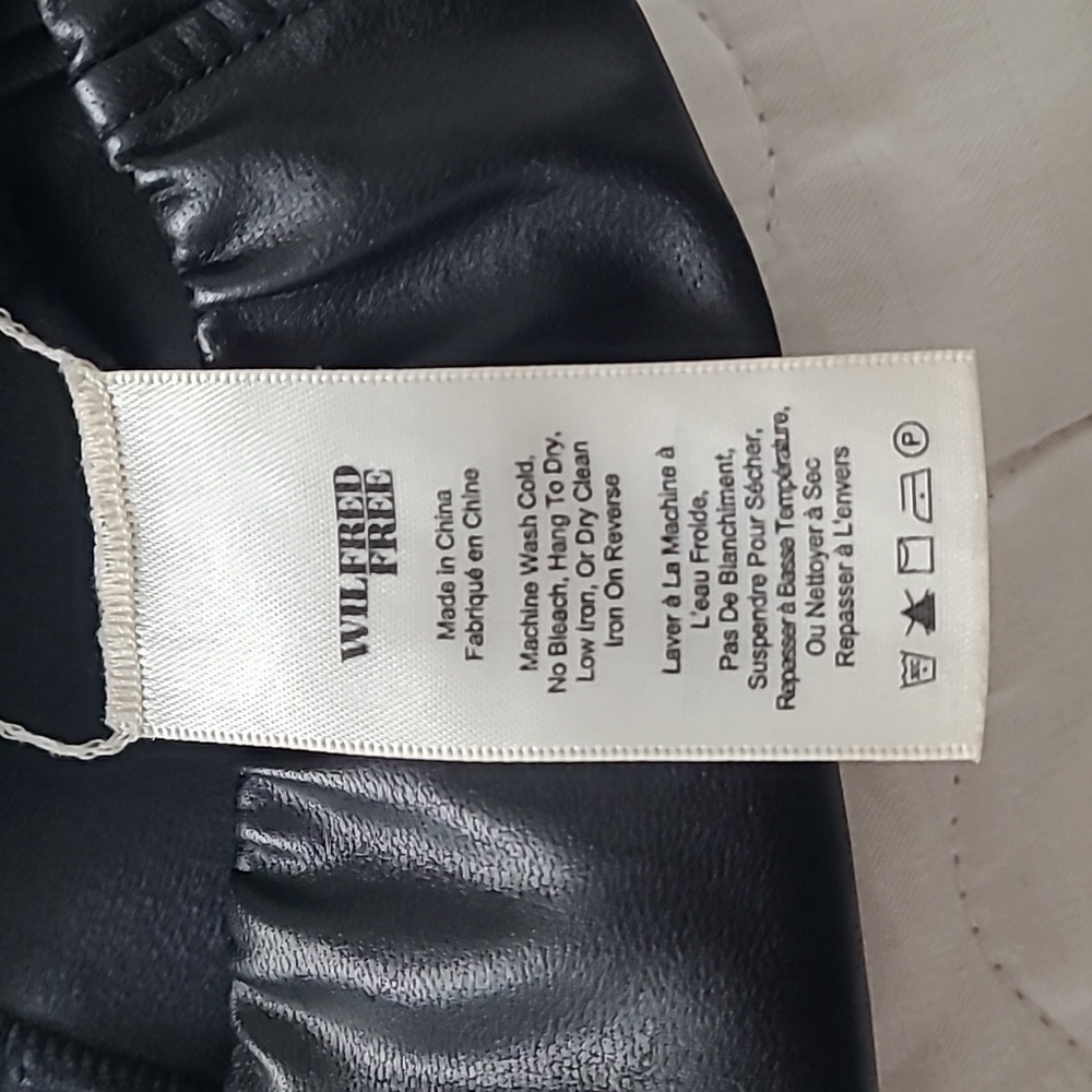 Wilfred Free By Aritzia Daria Black Vegan Leather Leggings Size Small - Picture 5 of 7
